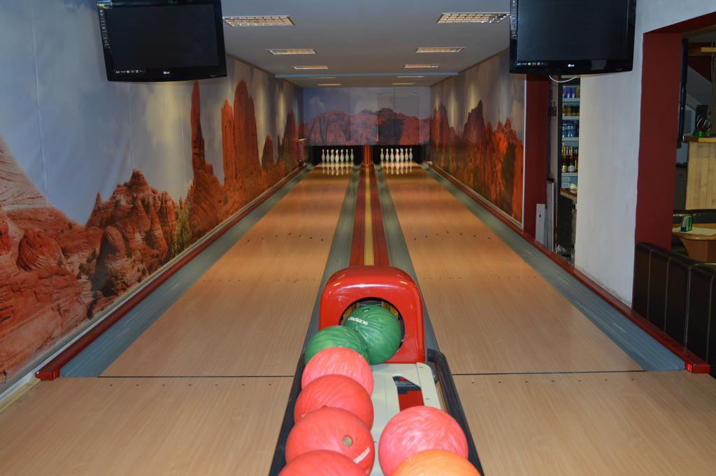 Davi Penzion & Bowling Rožňava Extérieur photo